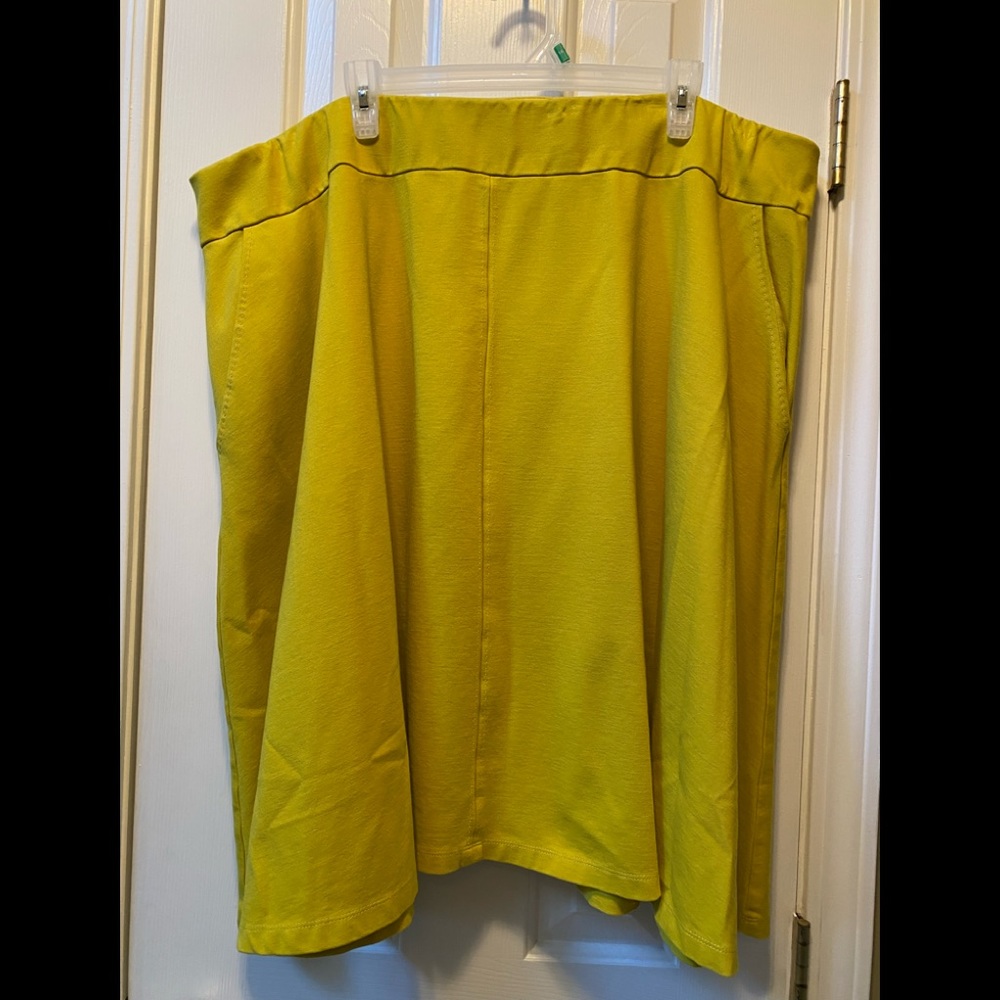 Lane Bryant mustard yellow skirt w/pockets size 26/28